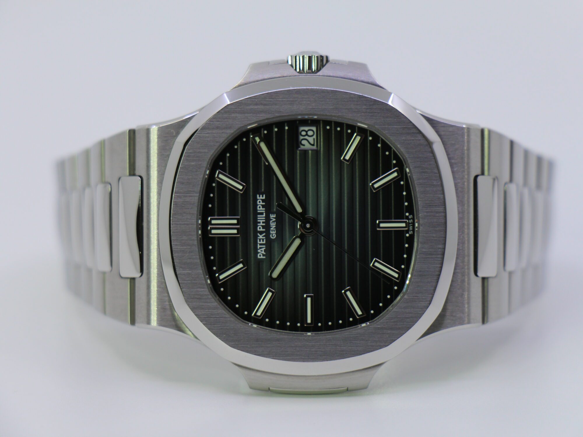 PATEK PHILIPPE NAUTILUS 5711/1A-010 - LIKE NEW 11/2020 *RESERVERET